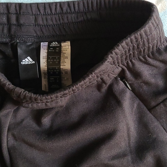 Adidas jogger - Picture 2 of 4